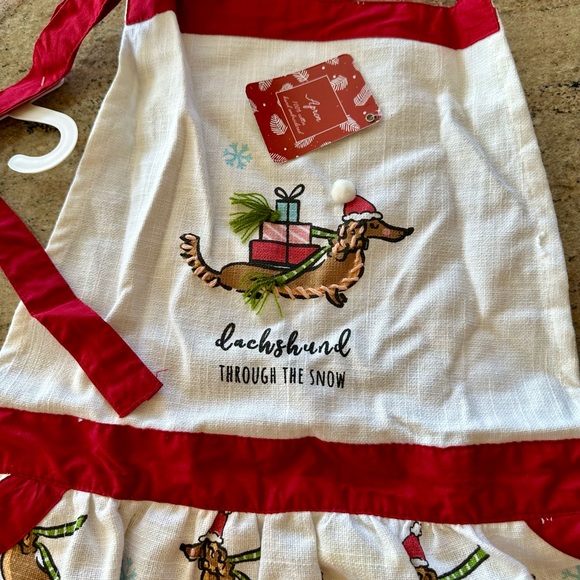 NWTs “Dachshund Through the Snow” cotton Christmas apron. - Picture 10 of 13